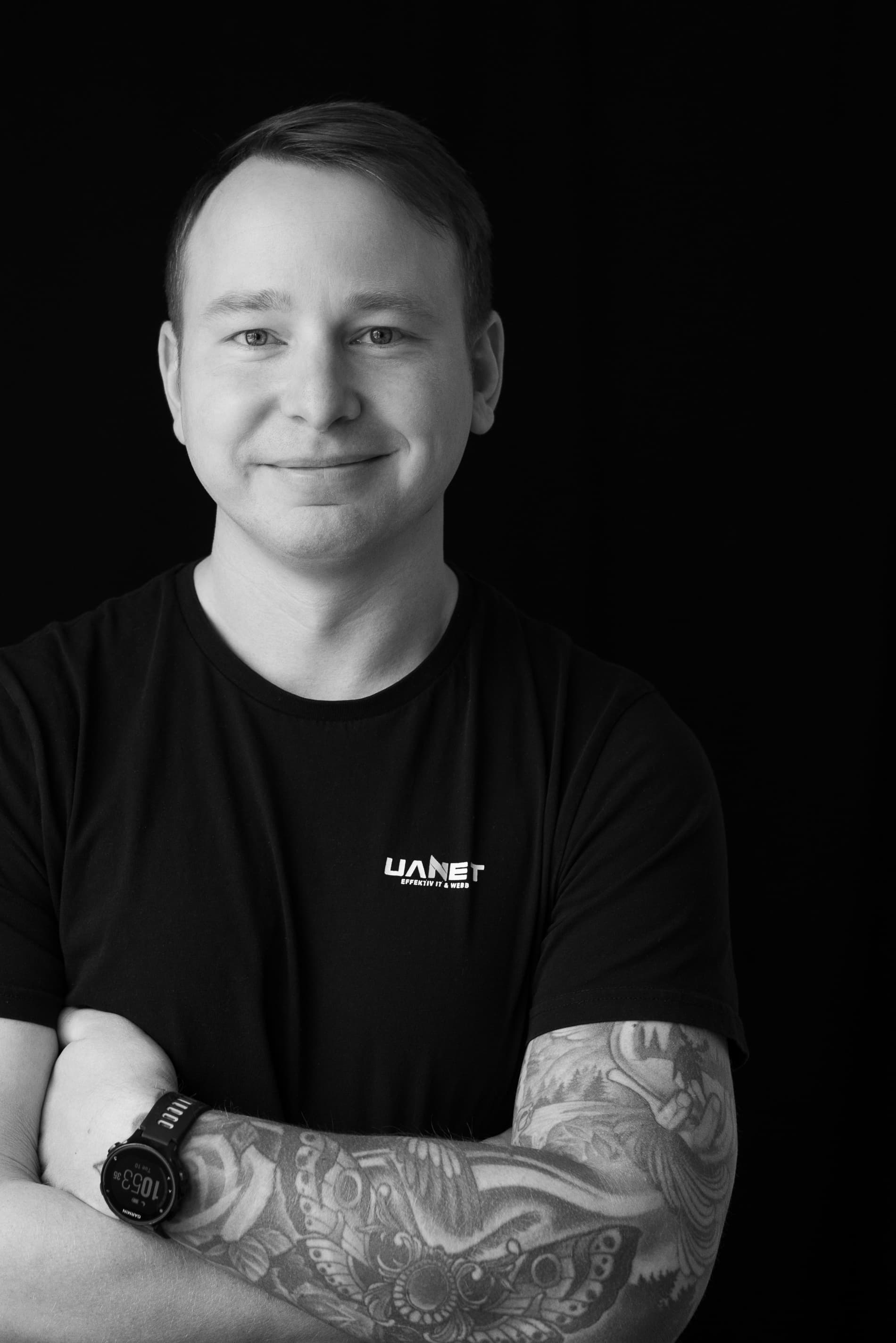 UANET supportmedarbetare som hjälper kunder med IT-frågor